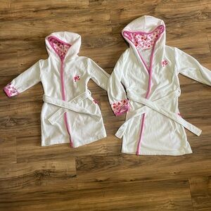 2 Barbie Kids Valentine Heart Pink Terry Bath Robe W/ Hood Sz 4/5 And Sz 10